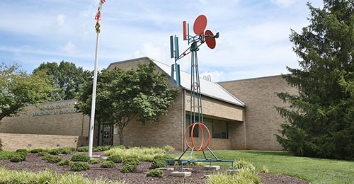 Photo of Paul Daniel's sculpture