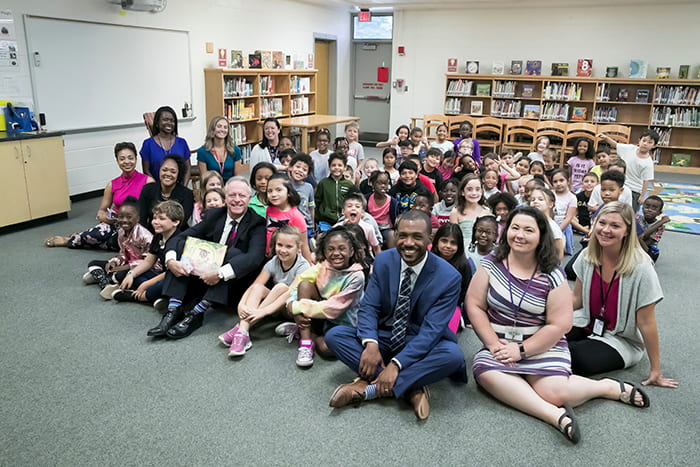 A large group of LOES students.