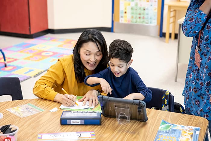 Mari Soo-Tho working on language skills with a student.