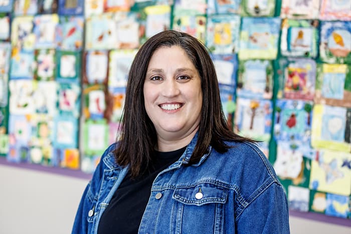 Maestro de Running Brook ES nombrado Maestro de Estudios Sociales del Año de Primaria de Maryland