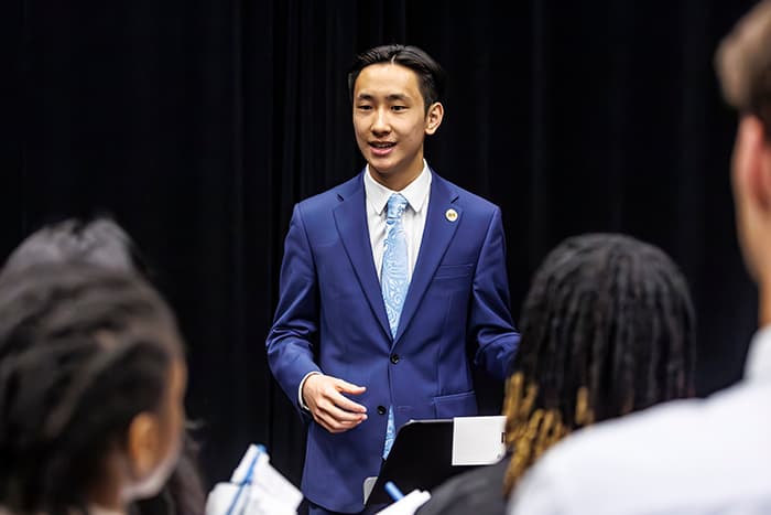 Mark Li speaking to a group of students.